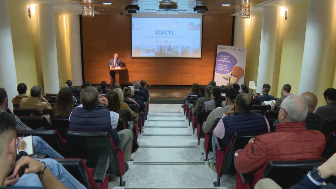 El Director General del ICECYL, Augusto Cobos durante su exposición en la Cámara de Comercio de Salamanca