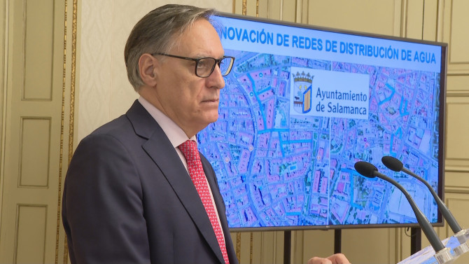 El Alcalde, Carlos García Carbayo, durante el anuncio de las obras