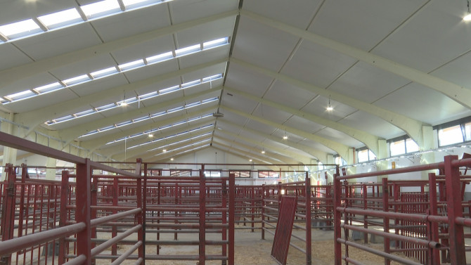 Una de las nuevas cubiertas de las naves del recinto ferial