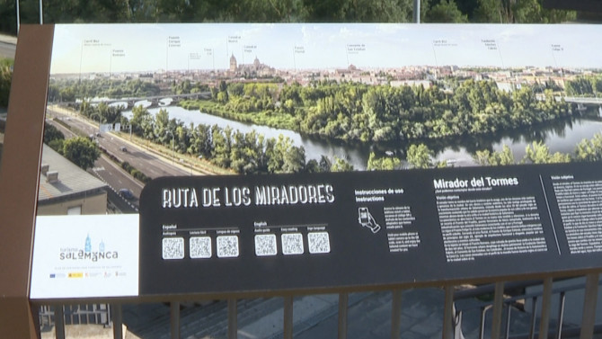 Imagen de la mesa interpretativa en el nuevo mirador