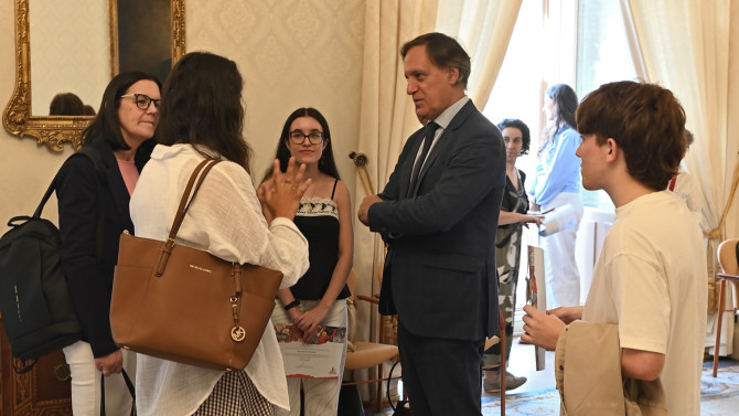 El Alcalde, Carlos García Carbayo, recibe a los estudiantes participantes en el Programa