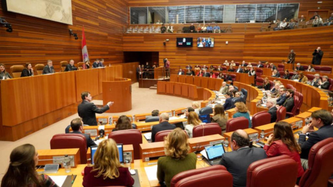 Leticia Pérez / ICAL . El presidente de la Junta, Alfonso Fernández Mañueco, durante su intervención en el Pleno de las Cortes de Castilla y León