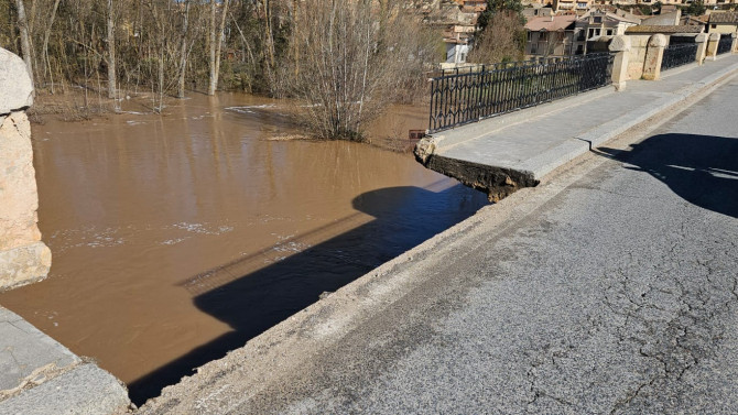 Estado en el que se encuentra el puente sobre el río Duero en San Esteban de Gormaz.