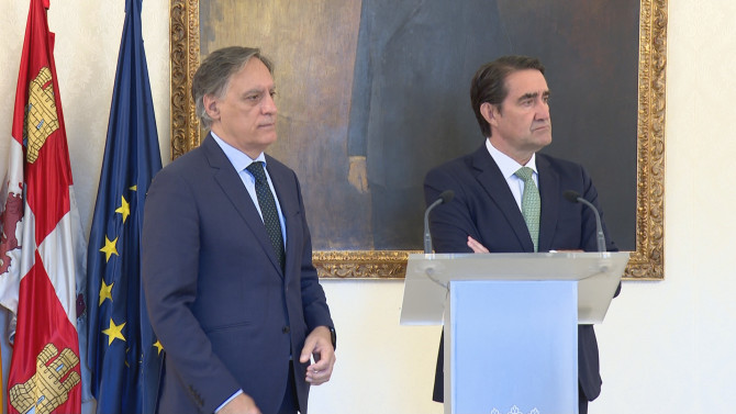 El Alcalde de Salamanca, Carlos GarcÃa Carbayo, junto al Consejero de Medio Ambiente, Juan Carlos Suárez-Quiñones.