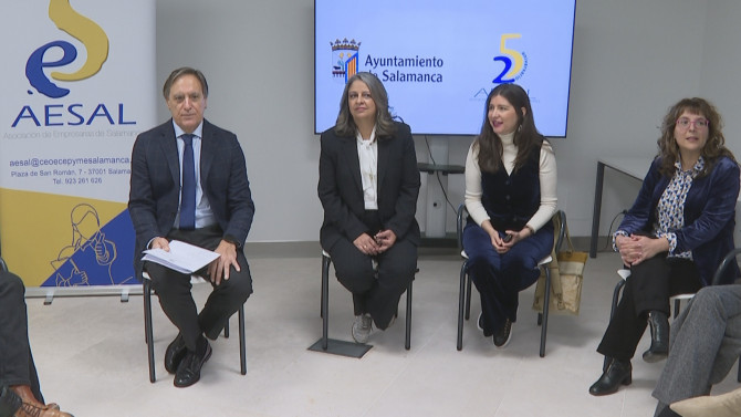 Reunión del Alcalde, Carlos García Carbayo, con la Asociación de Empresarias de Salamanca (AESAL).