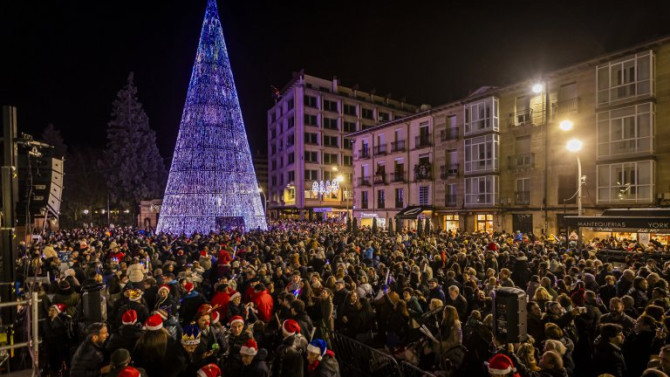 El Árbol de Navidad volverá a estar instalado en la Plaza Mariano Granados. 