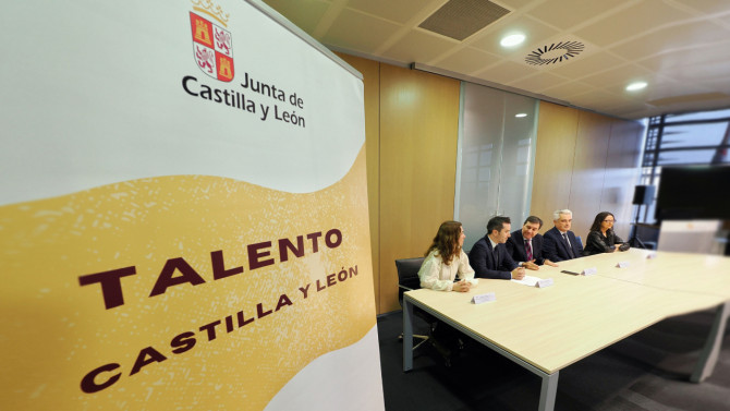 El consejero de Economía y Hacienda y portavoz, Carlos Fernández Carriedo, y representantes de las cuatro universidades públicas de Castilla y León, participan en la presentación del Programa Universidad Empresa Talentocyl. R.Valtero