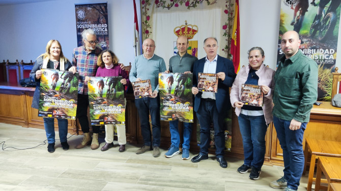 Acto de presentación de la campaña turística en el Ayuntamiento de Montemayor del Río