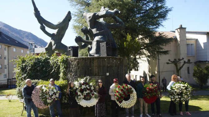 Homenaje a los mineros fallecidos en Cerredo. Foto César Álvarez | Diario de León