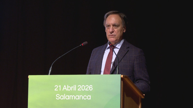 El Alcalde de Salamanca, Carlos García Carbayo, durante la inauguración
