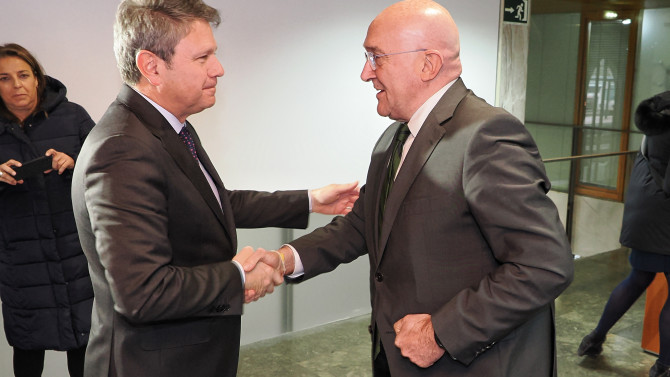 ICAL. El secretario de Estado de Transportes, José Antonio Santano, y el alcalde de Valladolid, Jesús Julio Carnero en la última reunión de la Sociedad Valladolid Alta Velocidad