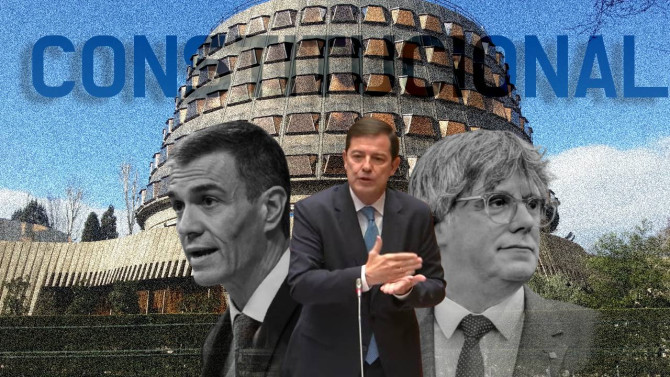Montaje: Pedro Sánchez, Mañueco y Carles Puigdemont. De fondo la sede del Tribunal Constitucional en Madrid.