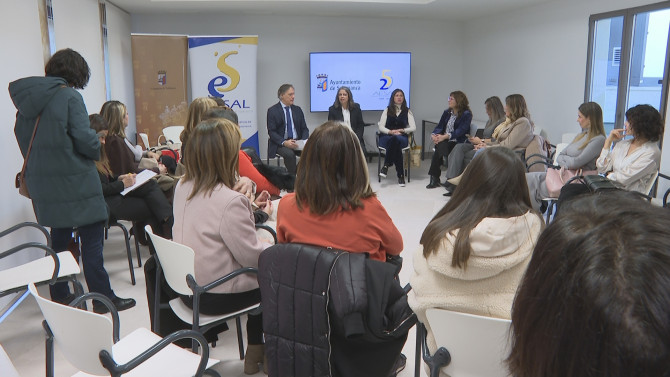 Reunión del Alcalde, Carlos García Carbayo, con la Asociación de Empresarias de Salamanca (AESAL).