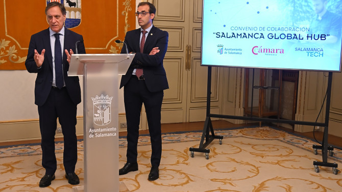 El Alcalde Carlos García Carbayo junto al Presidente de la Cámara de Comercio de Salamanca, Alberto Díaz