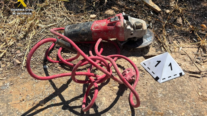 El incendio se originó cuando el detenido realizaba trabajos con una radial en el lugar de los hechos.