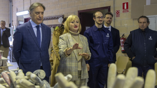 Susana Martín - La consejera de Industria, Comercio y Empleo, Leticia García, visita junto al alcalde de Salamanca, Carlos García Carbayo, los programas de formación y empleo que la Junta de Castilla y León desarrolla en colaboración con el Ayuntamiento.