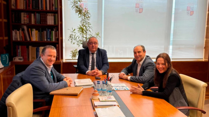 Reunión entre el Sindicato de Veterinarios de Castilla y León y Consejería de Sanidad.