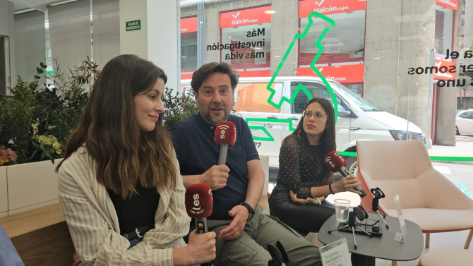 Carolina Méndez Blanco, osé Luis Mauriz y Lidia Puente durante la entrevista