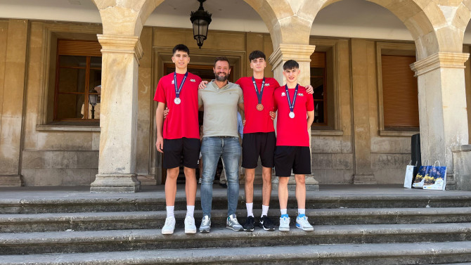En la imagen, Víctor Chamarro, Manu Salvador (concejal de deportes), Diego Miguel y David Maján. 