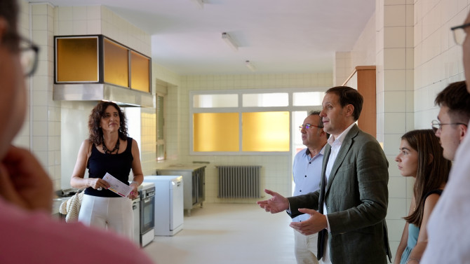 Imagen: Diputación de Valladolid. El presidente de la Diputación de Valladolid, Conrado Íscar, visita las instalaciones de la nueva Residencia Juvenil