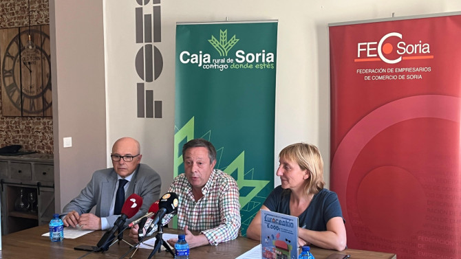  Juan Antonio Tierno, responsable del Área de Instituciones de Caja Rural de Soria; Adolfo Sainz, presidente de FECSoria; y Yolanda Santos, concejala de Medio Ambiente y Turismo del Ayuntamiento de Soria, en la presentación de la campaña.