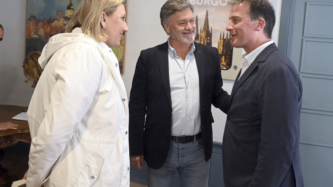 ICAL. La coordinadora del comité de campaña del PP de Castilla y León, Isabel Blanco, junto con el  secretario autonómico, Francisco Vázquez.