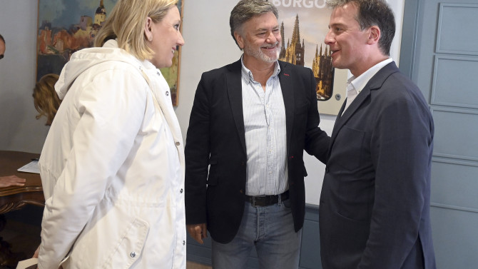 ICAL. La coordinadora del comité de campaña del PP de Castilla y León, Isabel Blanco, junto con el secretario autonómico, Francisco Vázquez.