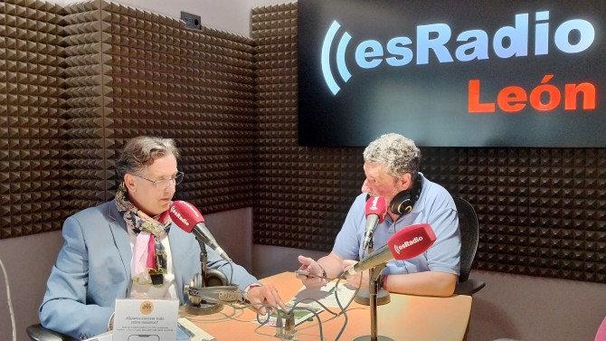 Fernando de Jorge de Seguros Fersec León durante la entrevista en el programa Manos Arriba