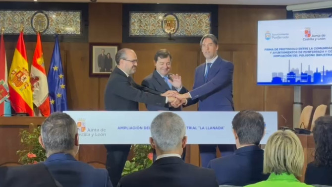 Firma del protocolo de La Llanada en el Ayuntamiento de Ponferrada