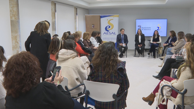 Reunión del Alcalde, Carlos García Carbayo, con la Asociación de Empresarias de Salamanca (AESAL).