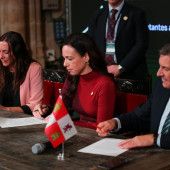 Firma+manifiesto+economia+plateada+4+