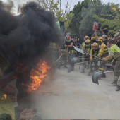 protesta-bomberos-fuego-cortes-mañueco