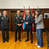 Recepción del alcalde de Ponferrada al comisario de la Policía Nacional